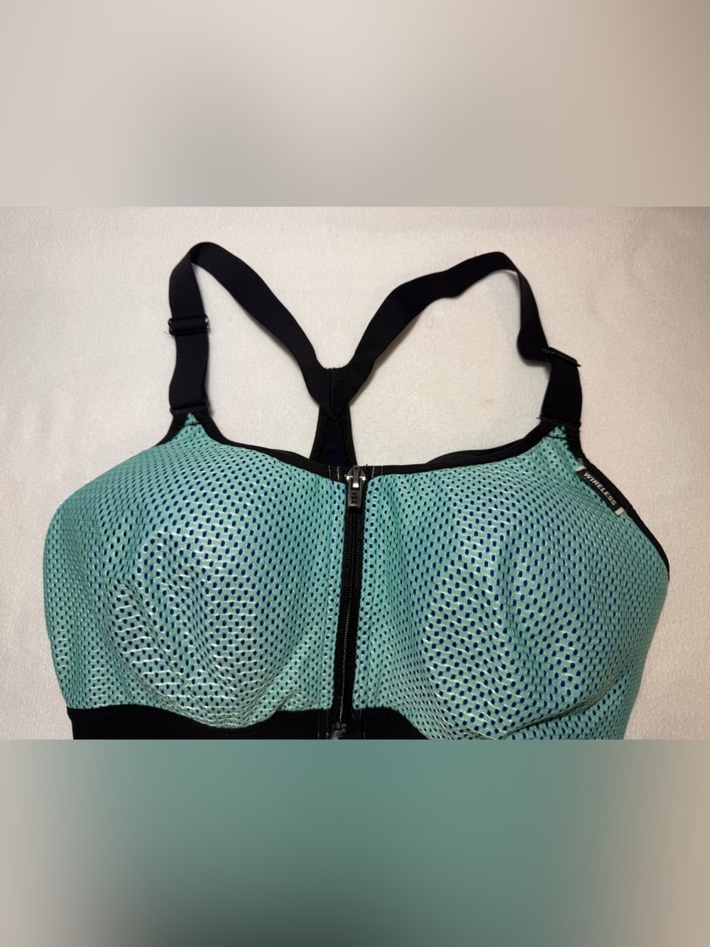 Victoria Secret Knockout Front Zip Sports Bra. Size 34DD
